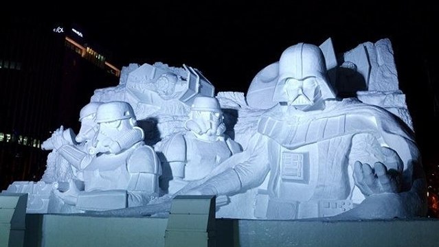 Les incroyables sculptures du festival de la neige au Japon