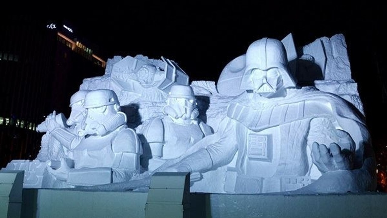 Les incroyables sculptures du festival de la neige au Japon
