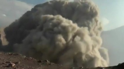 Nicaragua : l'impressionnante explosion d'un volcan surprend des voyageurs
