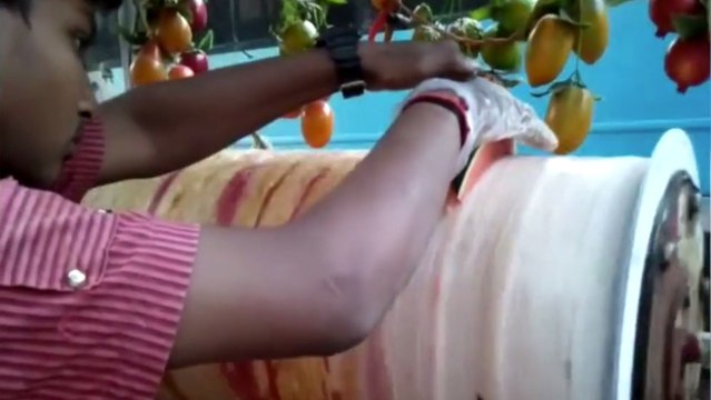 Ce marchand indien fabrique un étrange dessert glacé