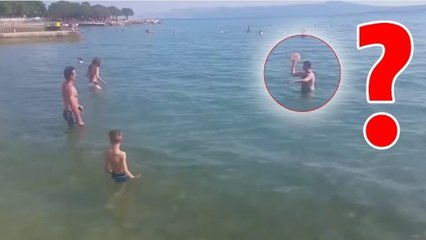 Ces deux Bosniaques ont une façon assez bizarre de jouer au frisbee