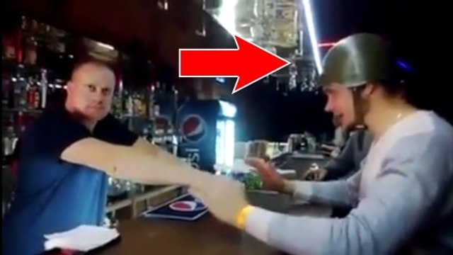 Dans ce bar russe, on a une façon très étrange de boire des verres