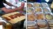 Ce vendeur de Singapour a une technique incroyable pour fabriquer des burgers