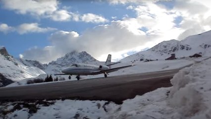 Avion : Ce pilote fait décoller son appareil en plein milieu des montagnes
