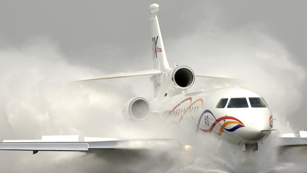 Un Boeing 737 Next Generation réussit son atter...