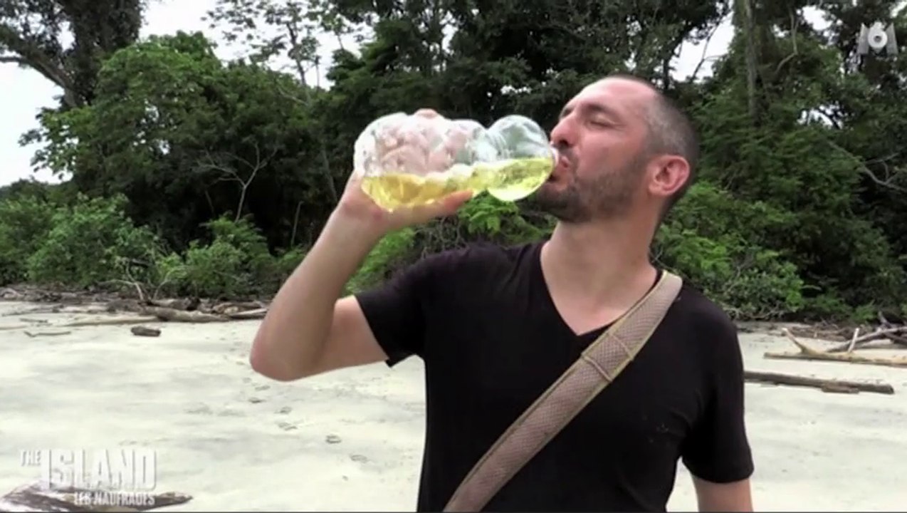 Le zapping du 11/04 : The Island (M6) - Il boit son urine… avant de découvrir une source d’eau potable !