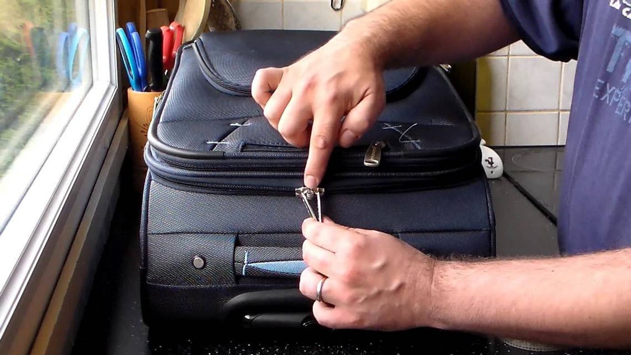 Une technique infaillible pour ouvrir une valise cadenassée