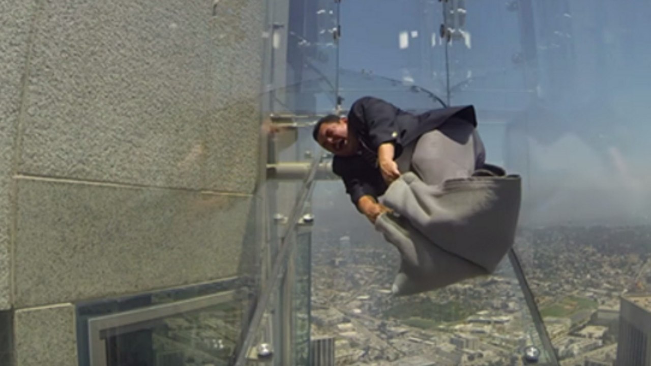 Ce toboggan de verre suspendu à 300 mètres d'altitude va vous donner le vertige