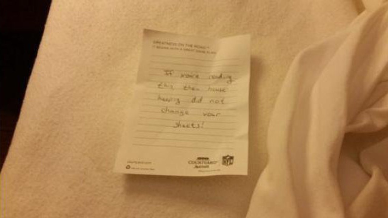 États-Unis : le client d'un hôtel découvre un mot étrange placé sous ses draps