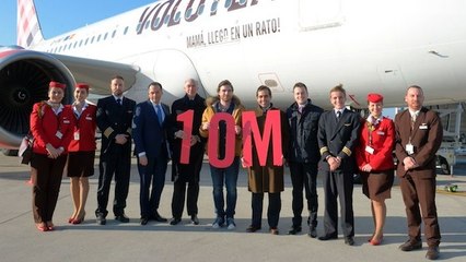 La compagnie Volotea offre à cet étudiant nantais la possibilité de voyager gratuitement sur tous ses vols pour avoir été le 10 millionième passager de la compagnie