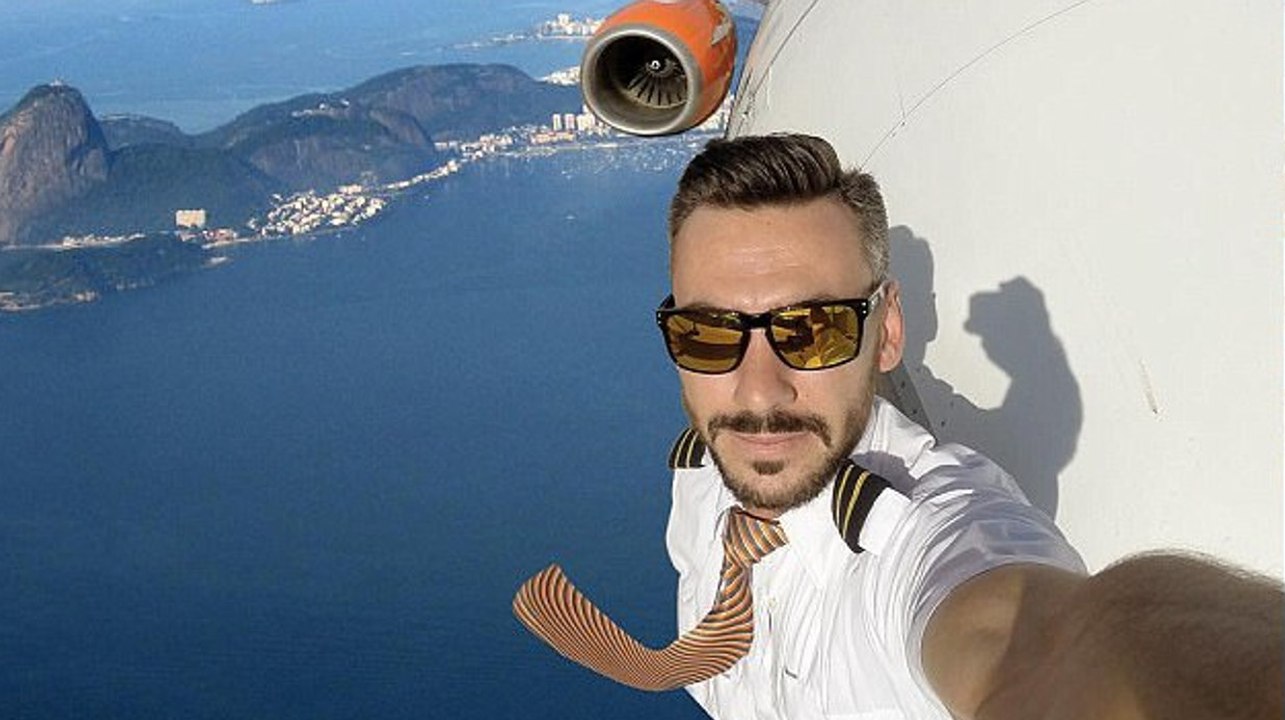 Les internautes s'arrachent les cheveux devant le selfie de ce pilote d'avion !