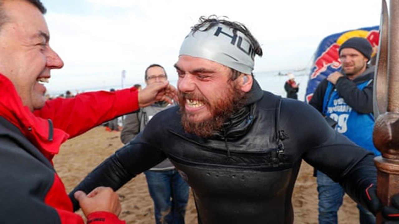 Incroyable exploit, il a fait le tour de la Grande-Bretagne à la nage