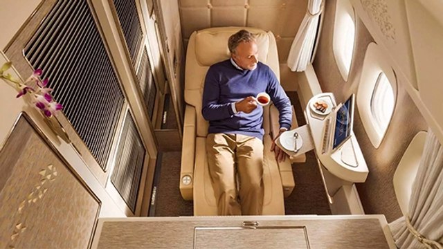 Emirates Airline propose ses suites première classe, où les passages sont totalement coupés du monde