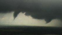 Météo : deux immenses tornades filmées côte à côte (VIDÉO)