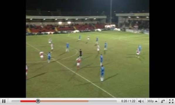 Un but du milieu de terrain en Angleterre