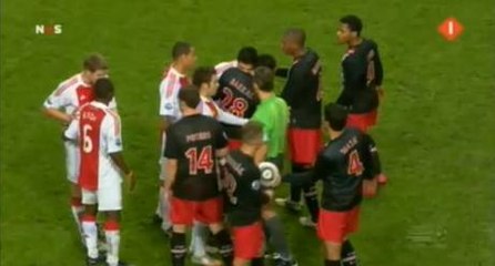 Ajax Amsterdam: Luis Suarez mord un adversaire