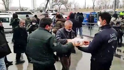 Zam protestosu; Ankara'da özel halk otobüsü ve minibüs sürücüleri kontak kapattı