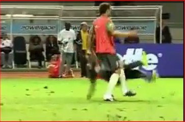 Neymar se fait balayer par Thiago Silva