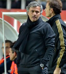 José Mourinho offre sa veste à un joueur