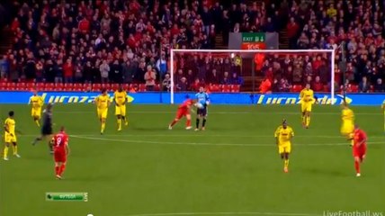 Vidéo insolite : Daniel Agger récupère le ballon dans les mains du gardien et marque