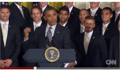 Barack Obama plaisante avec David Beckham sur ses caleçons