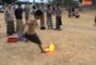 Vidéo insolite : Des écoliers indonésiens jouent au football avec une noix de coco enflammée