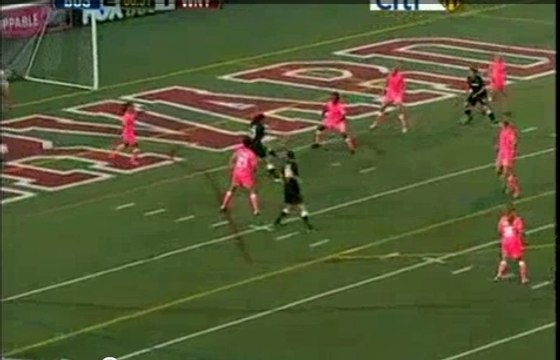 La joueuse américaine Alex Morgan marque un but venu d'ailleurs