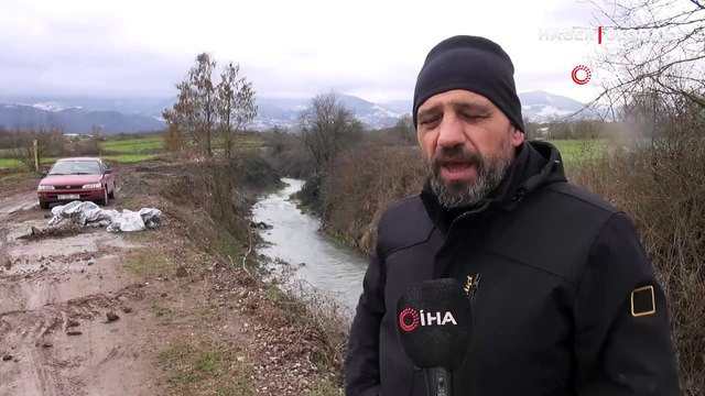 Kocaeli Kartepe'de dereye atılan kimyasallar 24 saat geçmesine rağmen sudan duman çıkarıyor