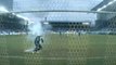 Vidéo : Le gardien de but du Dynamo Moscou reçoit un pétard au visage face au Zenith