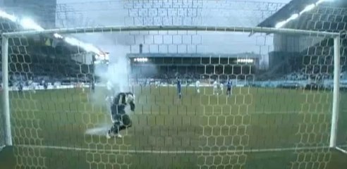 Vidéo : Le gardien de but du Dynamo Moscou reçoit un pétard au visage face au Zenith