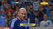 Vidéo but Zinedine Zidane : L'incroyable praline du Français lors du match opposant les amis de Ronaldo aux siens