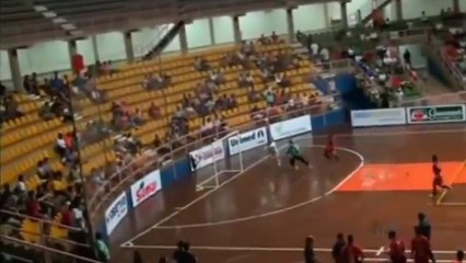 Le but exceptionnel de Falcao, la star brésilienne de futsal