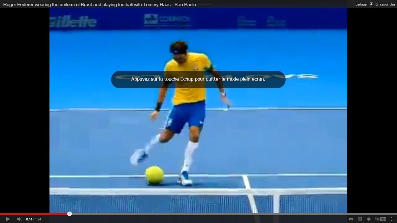 Vidéo Roger Federer : Le champion de Tennis suisse joue au foot avec le maillot brésilien