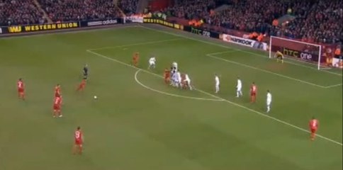 Le coup franc splendide de Luis Suarez face au Zénith Saint-Petersbourg