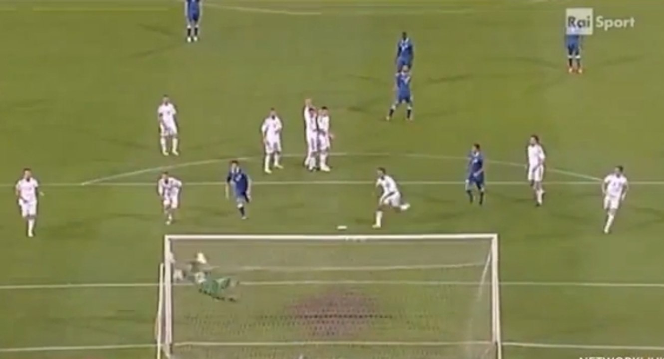 Le but d'Andrea Pirlo sur coup-franc magnifique lors d'Italie - San Marin