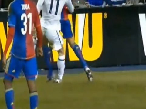 L'horrible blessure à la cheville de Gareth Bale lors de Tottenham - FC Bâle