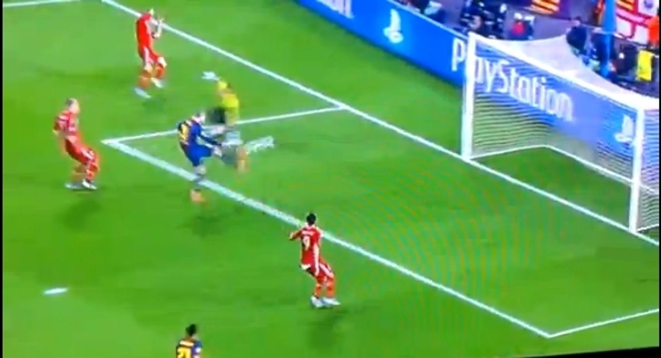 Le CSC de Gerard Piqué lors de FC Barcelone - Bayern Munich