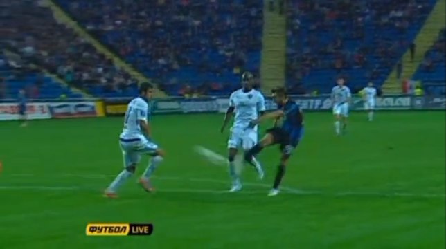 Vidéo but : La reprise de volée exceptionnelle d'un joueur albanais