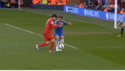 Luis Suarez mord Ivanovic lors de Liverpool - Chelsea