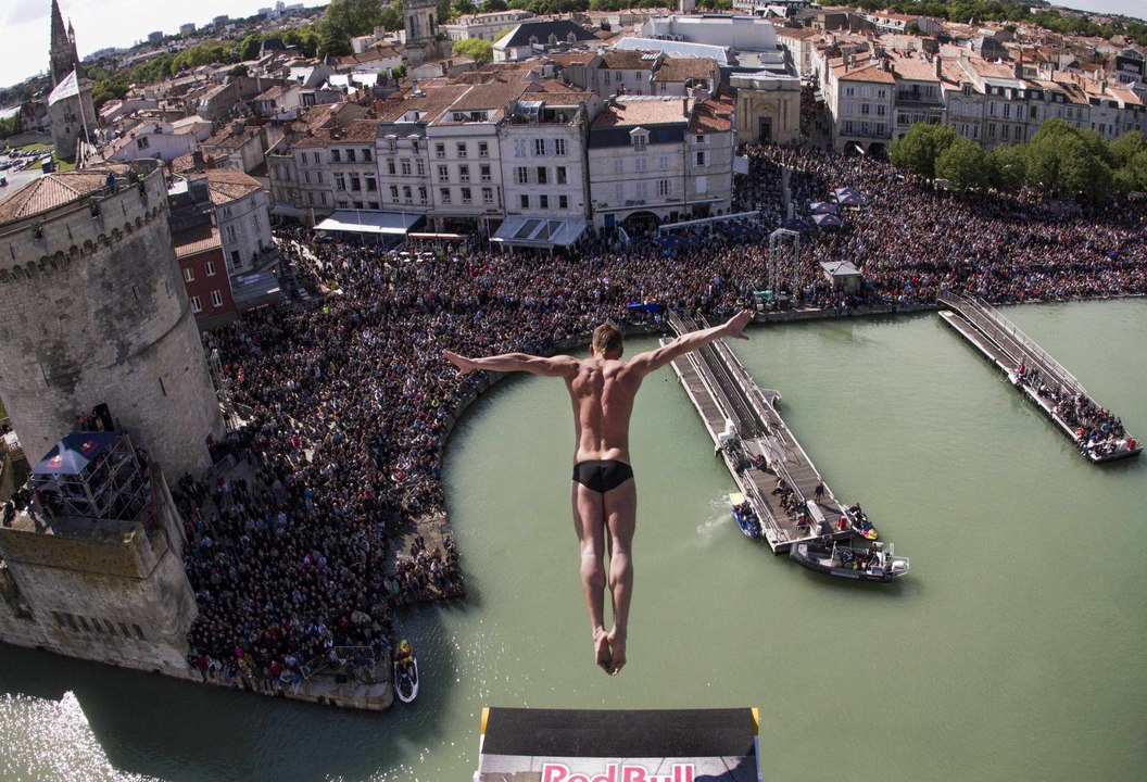 Red Bull Cliff Diving 2013: Découvrez ces incroyables plongeurs de l'extrême