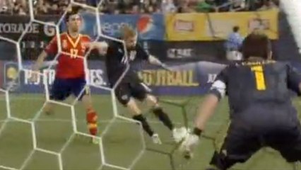 Les deux arrêts d'Iker Casillas magnifiques lors du match Espagne - Irlande