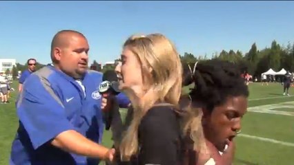 Insolite : Un joueur de Foot US met un placage à une journaliste