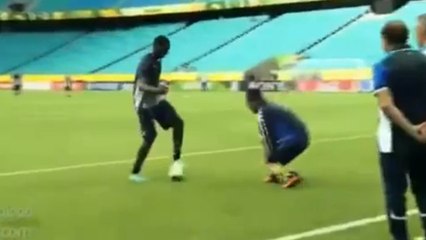 Italie : Mario Balotelli tente d'humilier Gianlugi Buffon à l'entraînement
