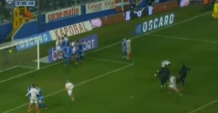 Bastia - Ajaccio : Le derby corse dégénère, cinq joueurs expulsés