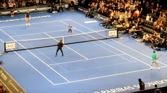 Ben Stiller humilié par une petite fille lors du match-exhibition avec Rafael Nadal et Juan Martin Del Potro
