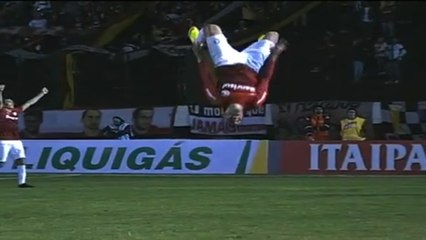Insolite : Ce footballeur se blesse gravement en fêtant le premier but de sa carrière