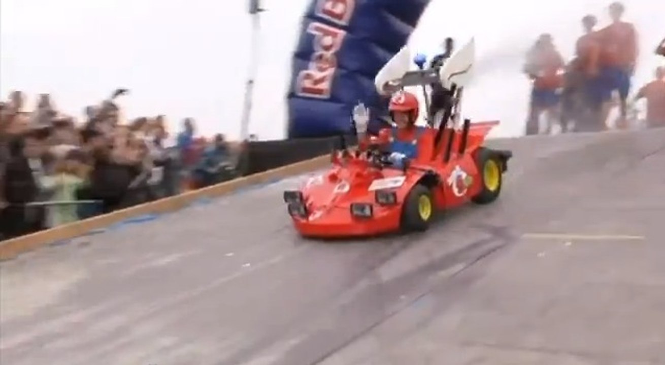 Insolite : Sebastian Vettel parodie Mario Kart et fait plus fort que Rémi Gaillard