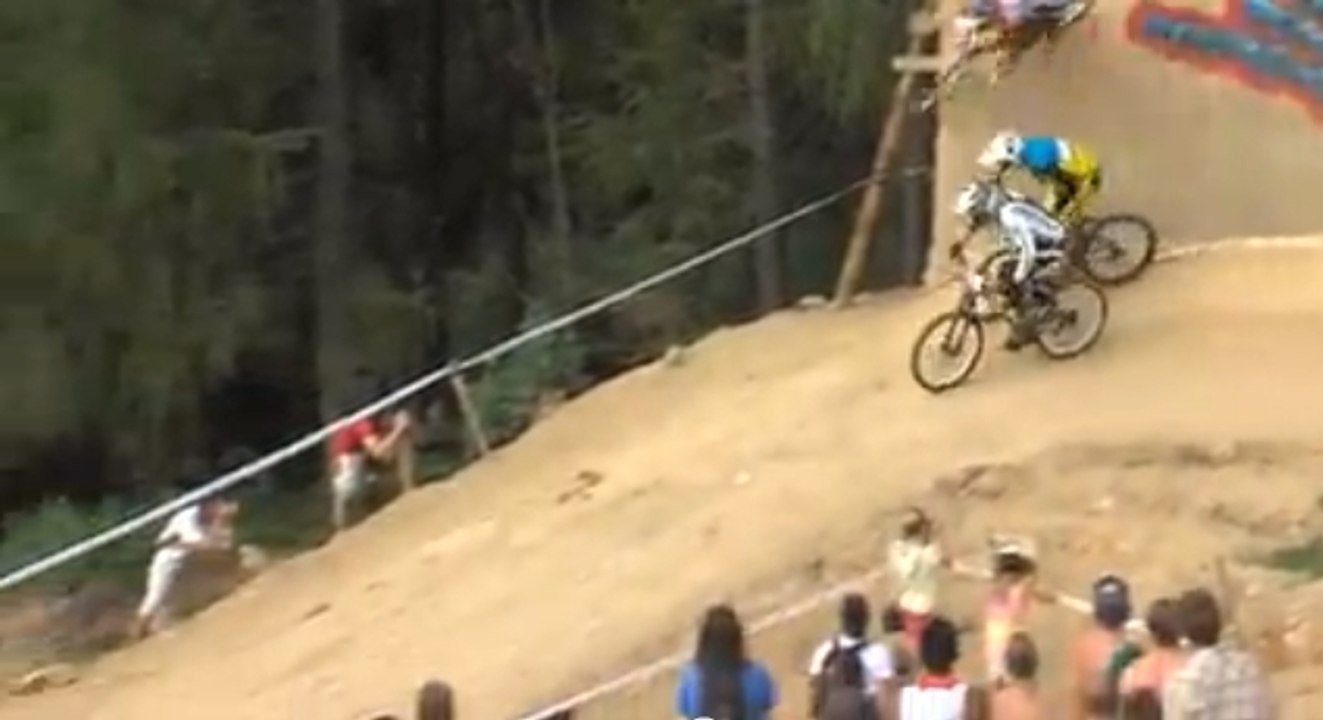 Insolite : La cascade hallucinante de Michal Marosi en BMX