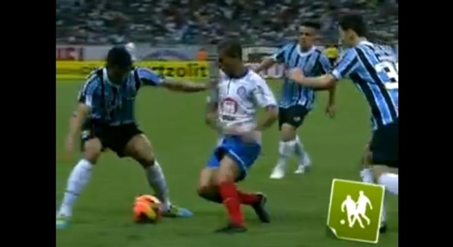 Marquinhos humilie trois adversaires par ses dribbles à la Neymar