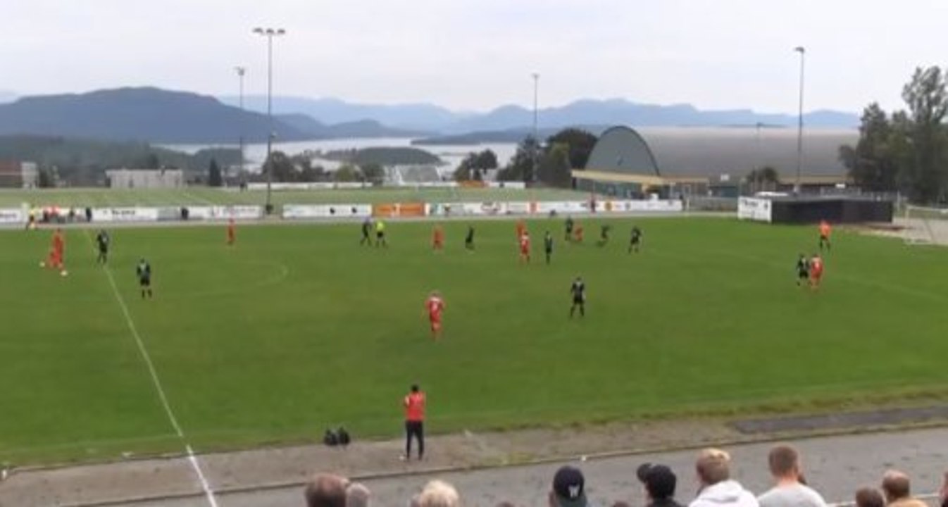 En Norvège un coup-franc extraordinaire de 60 mètres trompe le gardien